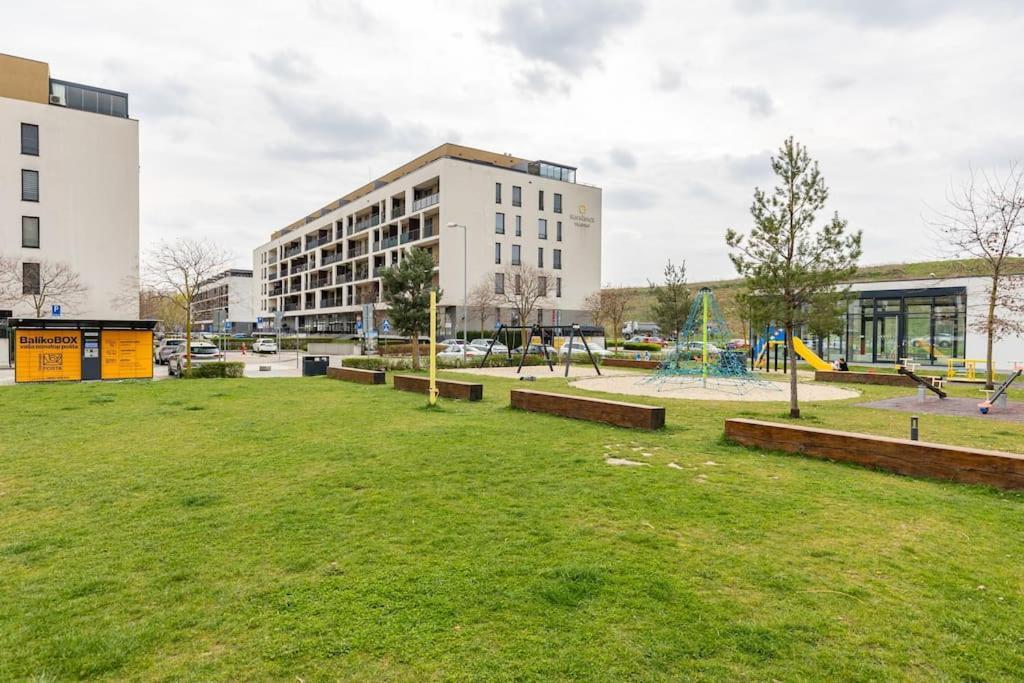 Cityscape Oasis: Active Studio Heaven Bratysława Zewnętrze zdjęcie