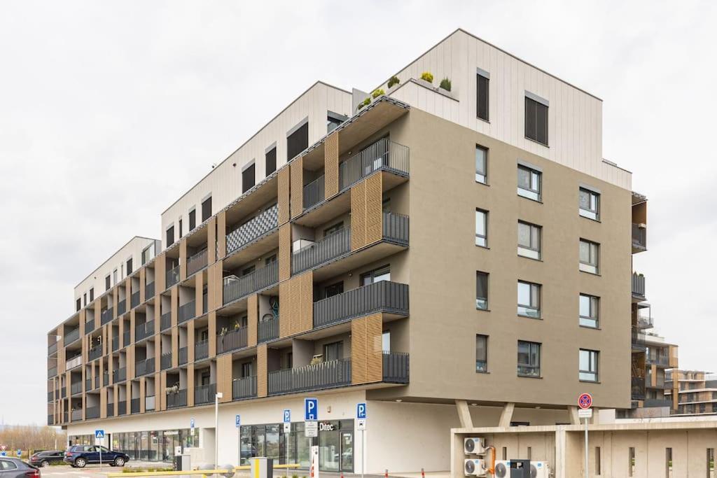 Cityscape Oasis: Active Studio Heaven Bratysława Zewnętrze zdjęcie