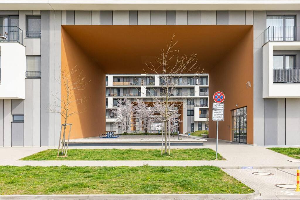 Cityscape Oasis: Active Studio Heaven Bratysława Zewnętrze zdjęcie